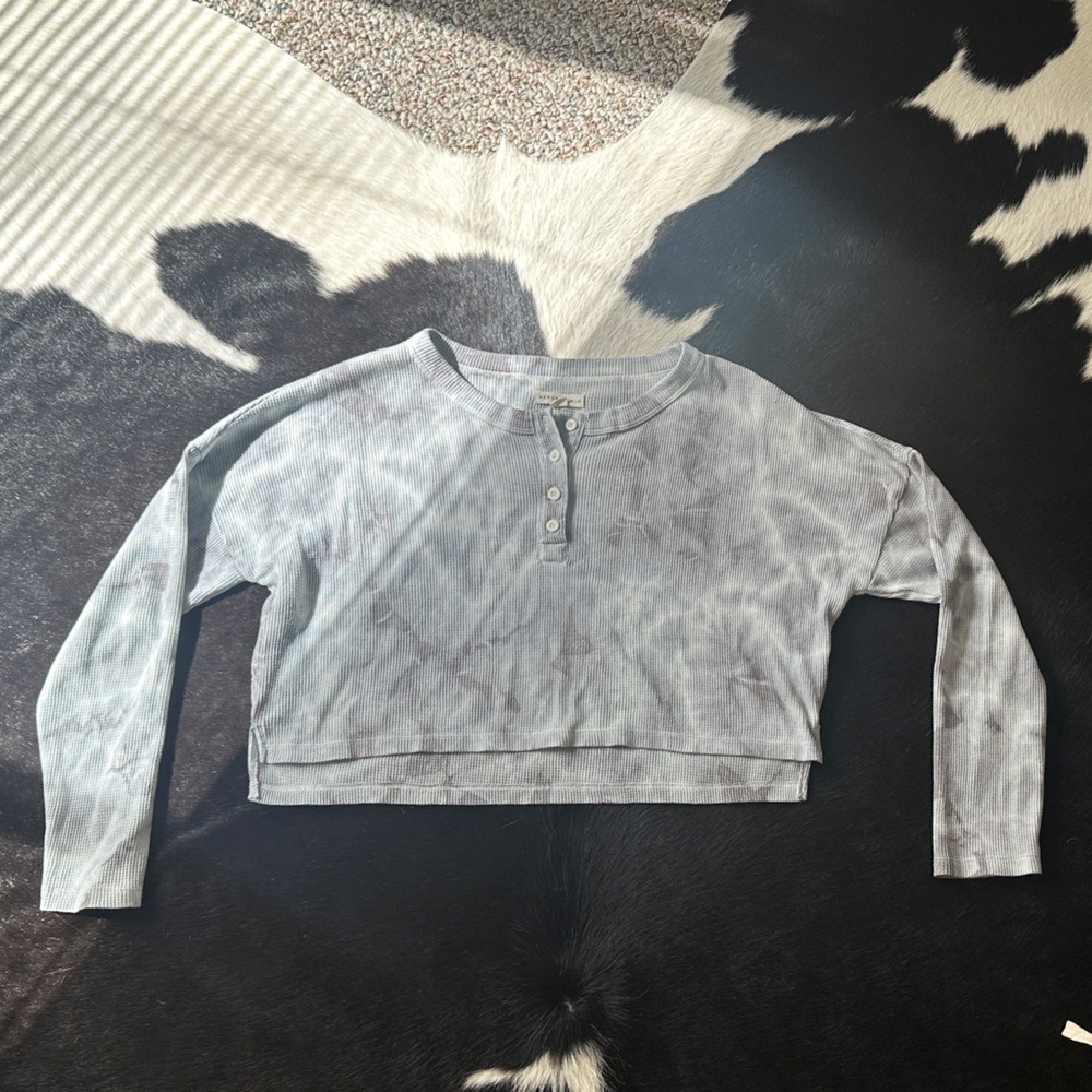 Aeropostale Gray Cropped Henley Top